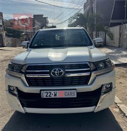 تۆیۆتا لاند کروزەر